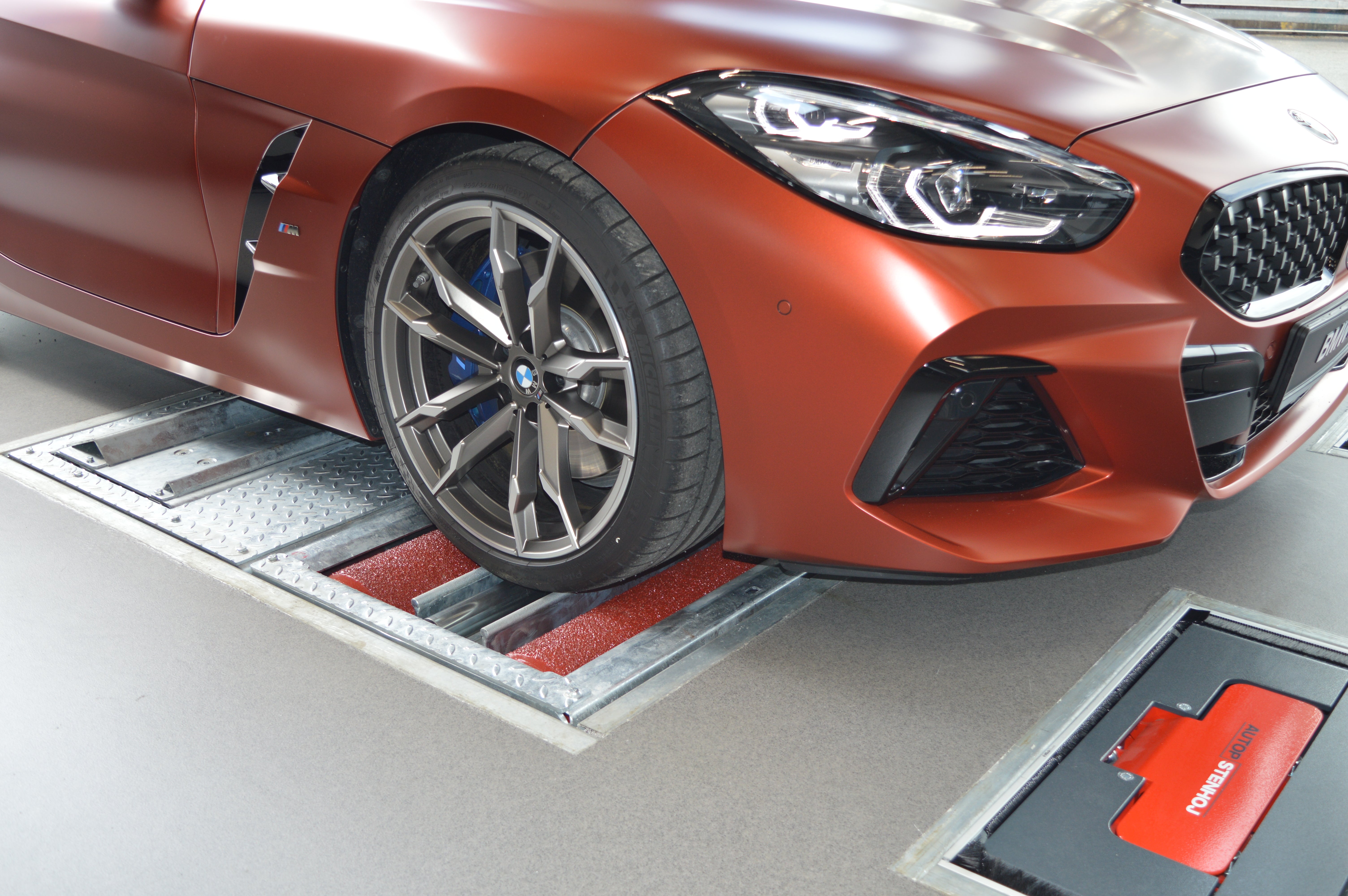AUTOPSTENHOJ RT40 roller brake tester demonstration with BMW